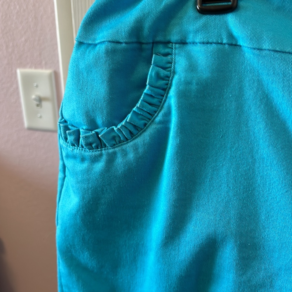 Adorable capris - Picture 3 of 3